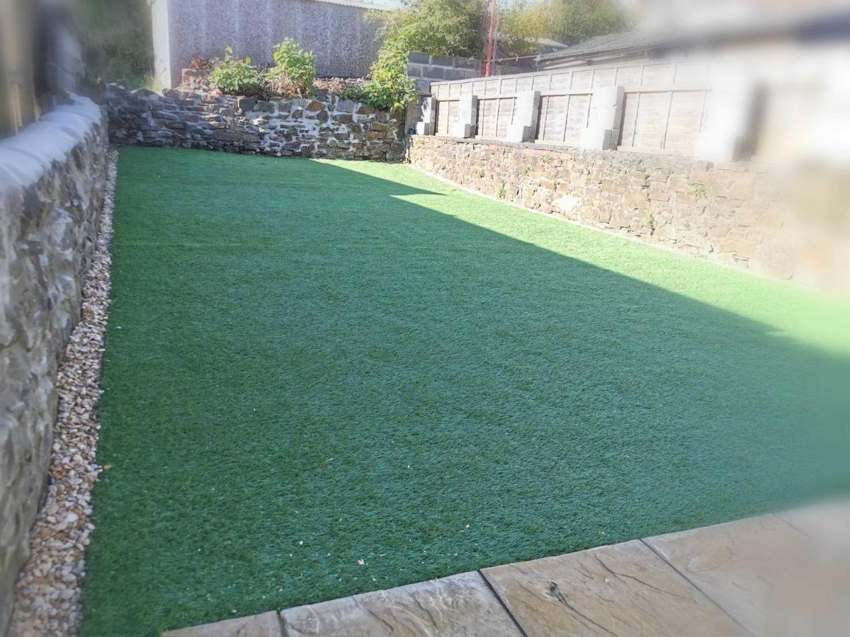 Large Green Garden, 4 Bedrooms, Sleeps 8 Swansea Dış mekan fotoğraf